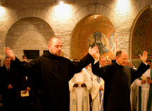 21. März 2006, am 100. Geburtstag unserer Gemeinschaft, haben Pater Basilius und Pater Jonas gemeinsam ihre Feierliche Profess abgelegt.