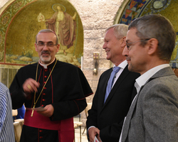 Erzbischof Pizzaballa im Gespräch mit Georg Röwekamp vom DVHL.