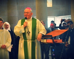 Bischof Marcuzzo (Nazareth) begrüßt den Kardinal und die Festgemeinde.