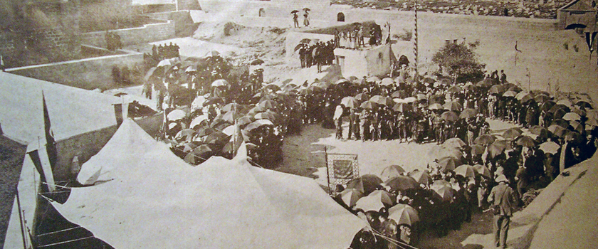 Platz der Dormitio am Tag der Grundsteinlegung (7. Oktober 1900).