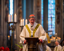 Priesterweihe im Kölner Dom: Kardinal Woelki bei der Predigt (Foto: Vera Drewke).
